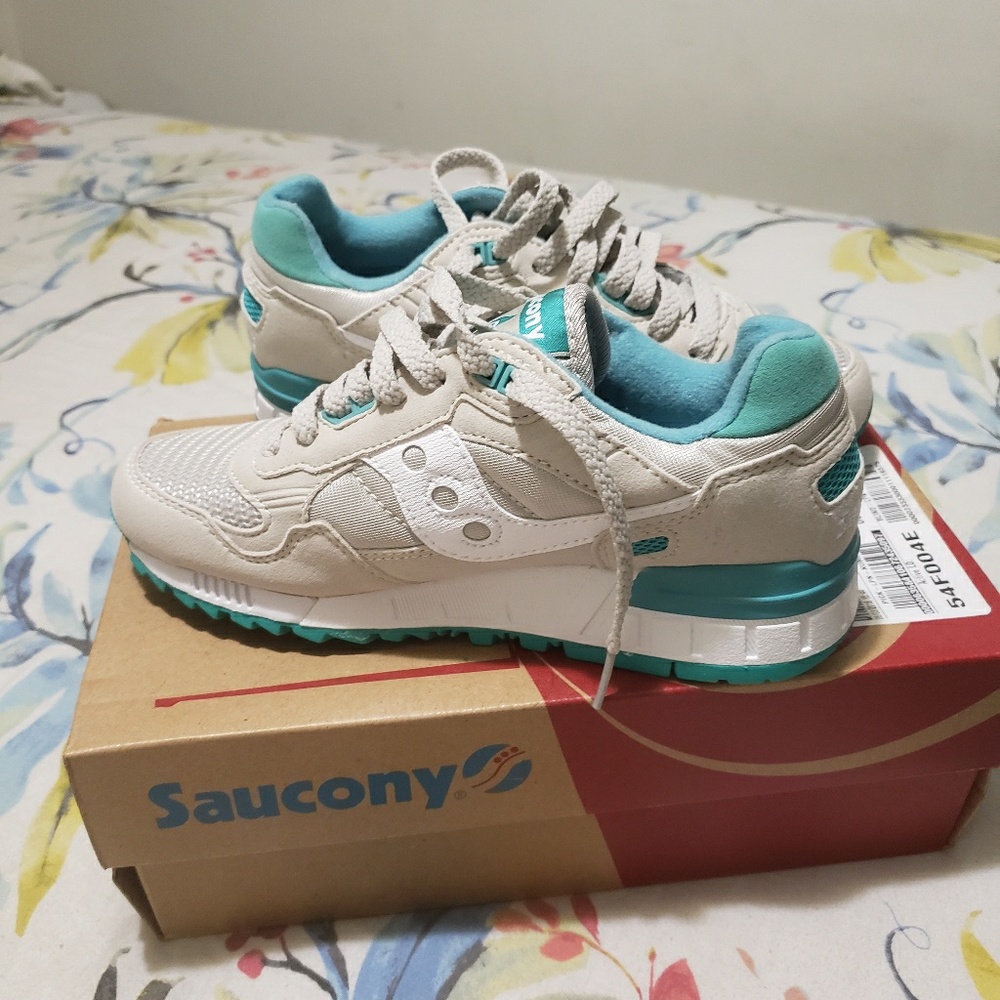 Women's saucony sneakers